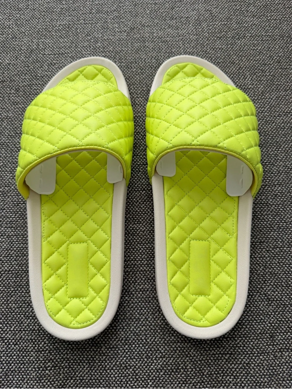 NEW Men’s Quilted Lusso Leather Neon Slide Sandals Energy Pristine Size 9 Casual